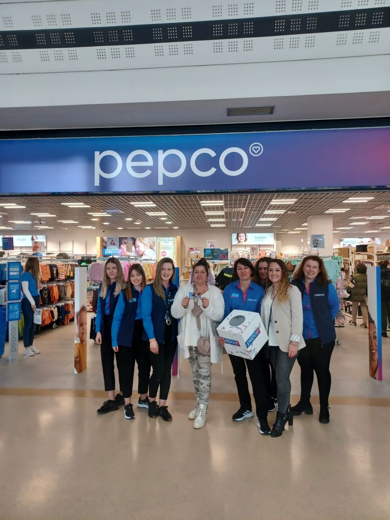 Colas Y Mucha Expectaci N En La Inauguraci N De Pepco El Primark