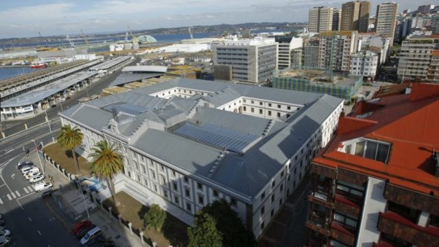 Vista de la antigua Fábrica de Tabacos, sede de la Audiencia Provincial de A Coruña