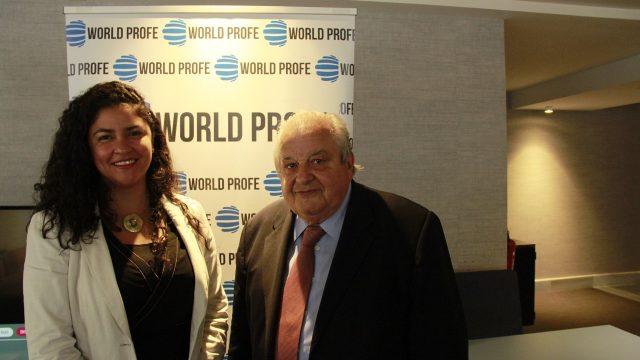 Silvino Fernández fundador de WorldProfe y Carolina Ramírez, gerente de la plataforma