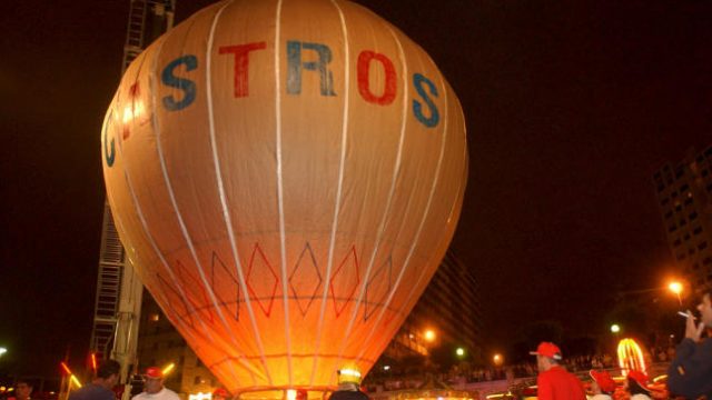 El lanzamiento del globo pone el punto y final a las fiestas de este barrio coruñés 