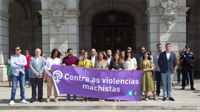 Minuto de silencio en María Pita, A Coruña, contra la violencia machista.
