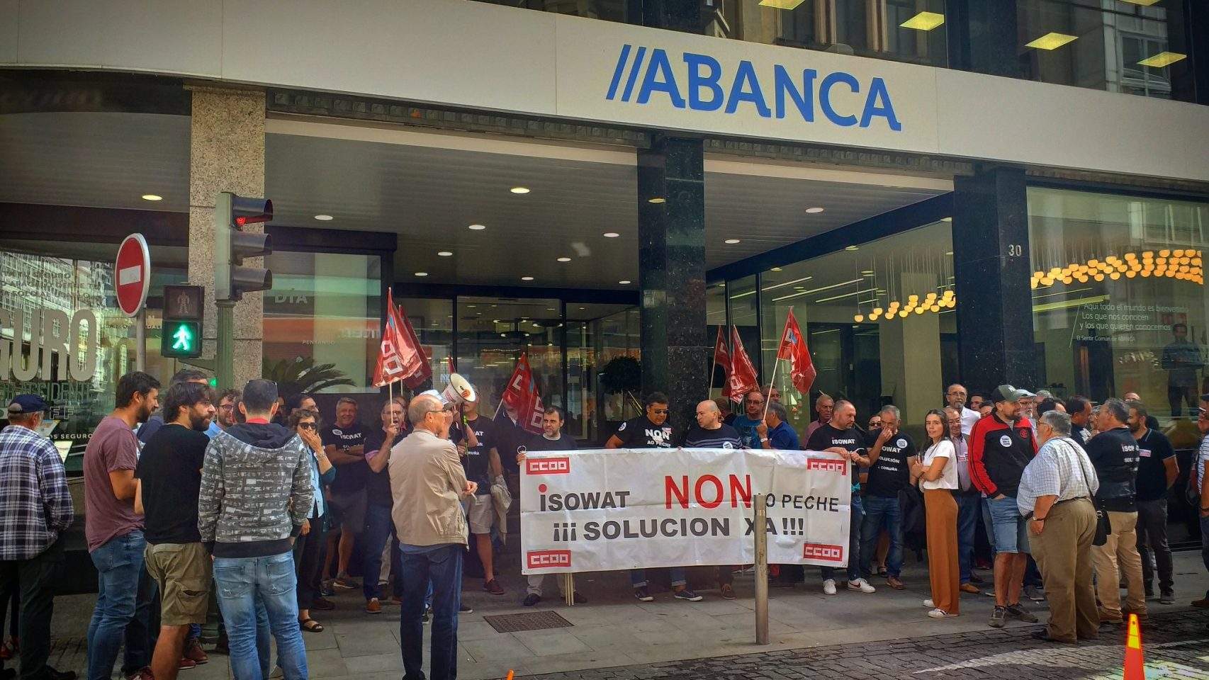Protesta ante la sede de Abanca