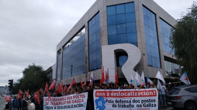 Protesta ante la sede de R en A Grela