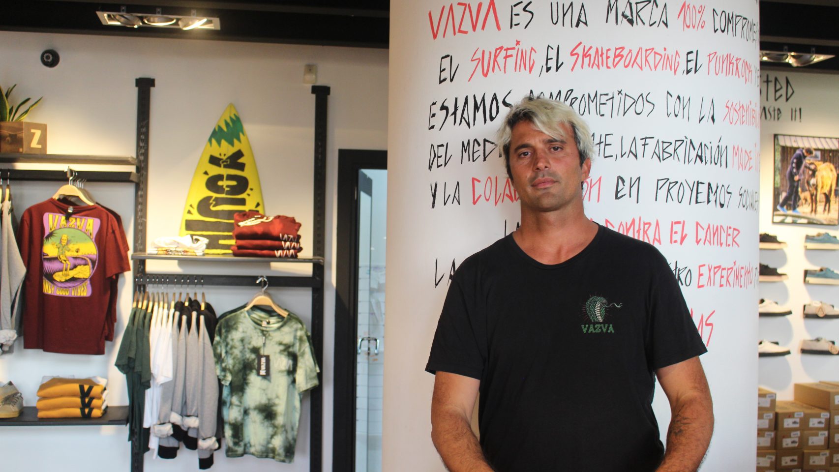 Óscar Vales, en la tienda donde nació Vazva en 2005