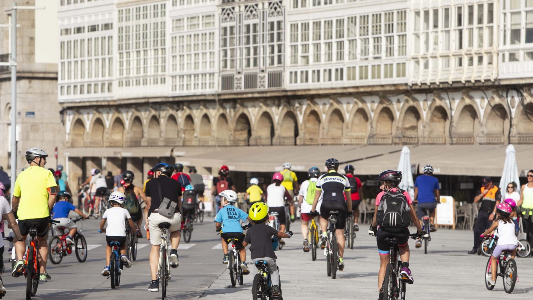 Una jornada de bicicleta celebrada en el centro de A Coruña.