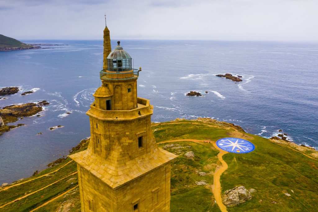 La Torre De Hércules Es Uno De Los Faros Más Bonitos Y Famosos Del Mundo