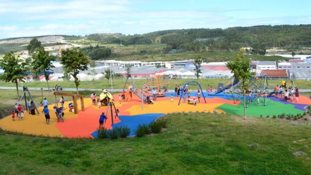 Parque infantil de Novo Mesoiro.