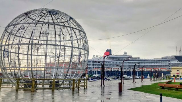 El Queen Victoria atracado en el Puerto de A Coruña