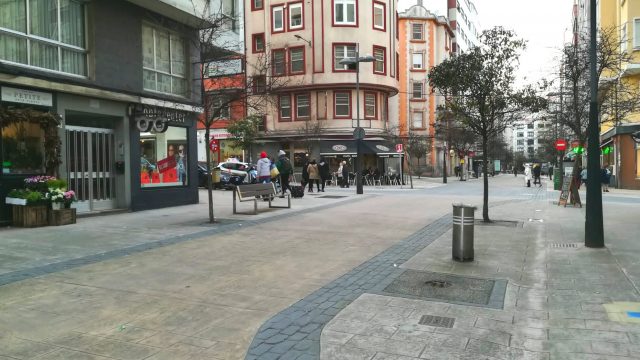 Calle Ángel Senra en Os Mallos.