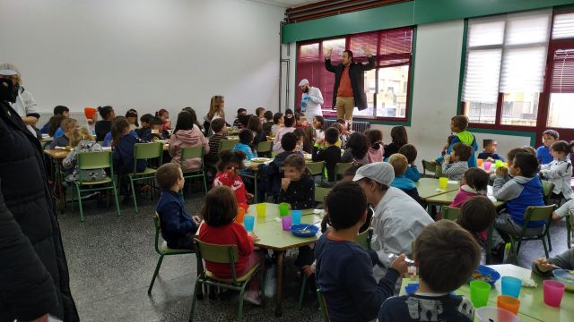 El comedor, con capacidad para 38 niños, sobrepasando el límite permitido por ley.
