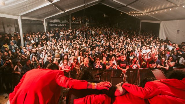 Actuación de Wyoming y Los Insolventes en el Festival de Cans en el 2019