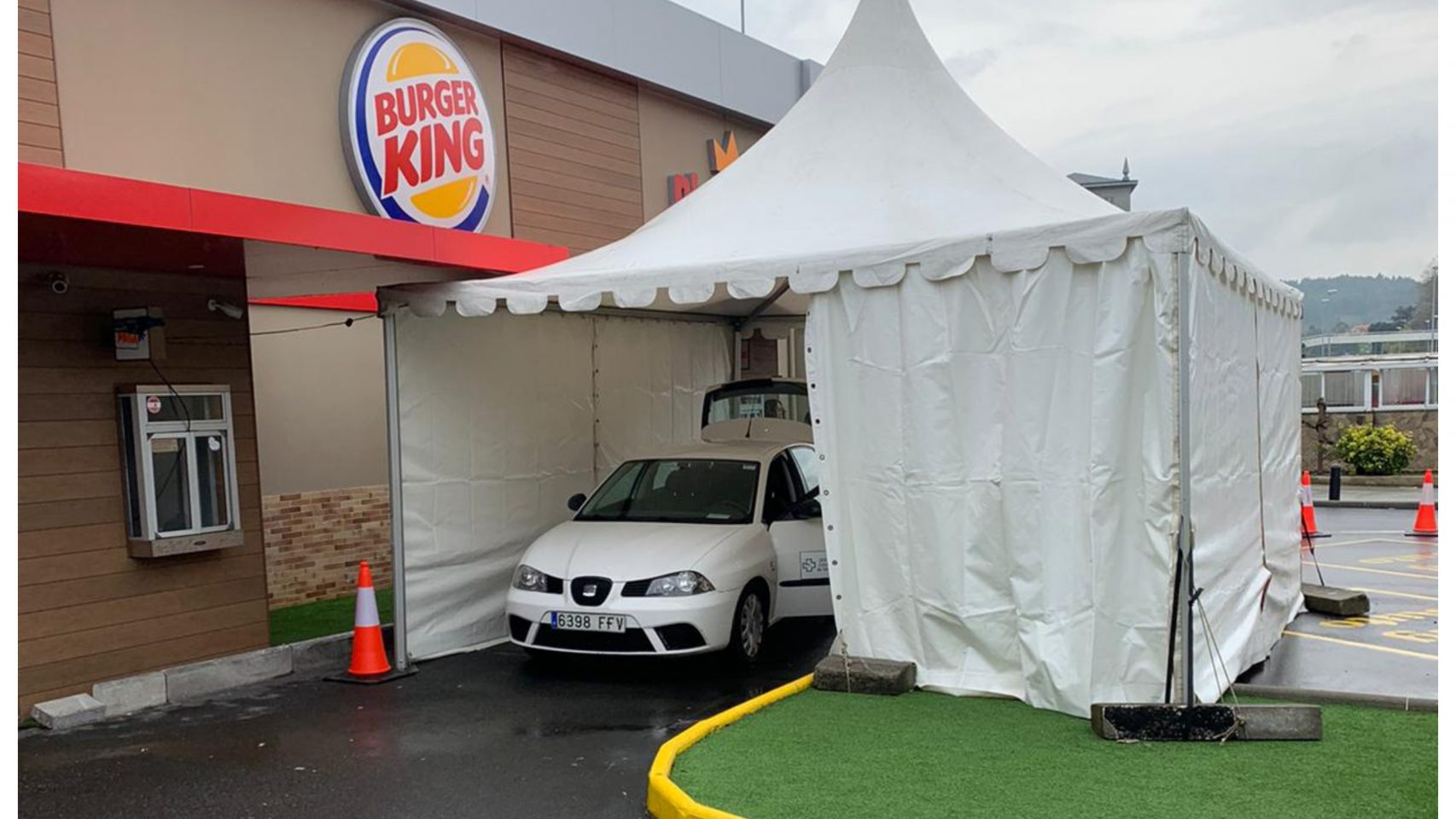 El servicio se ubicó en el Burger King de la avenida das Xubias. 