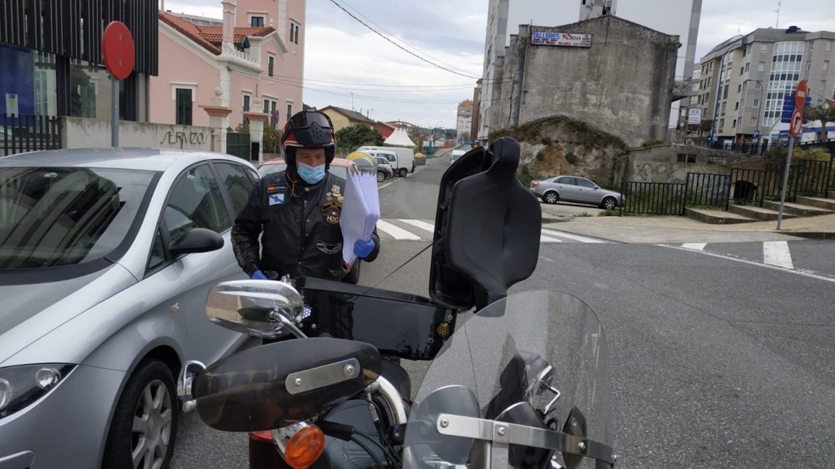 El grupo Chapter Coruña Harley Davidson colaboran en la entrega a domicilio 