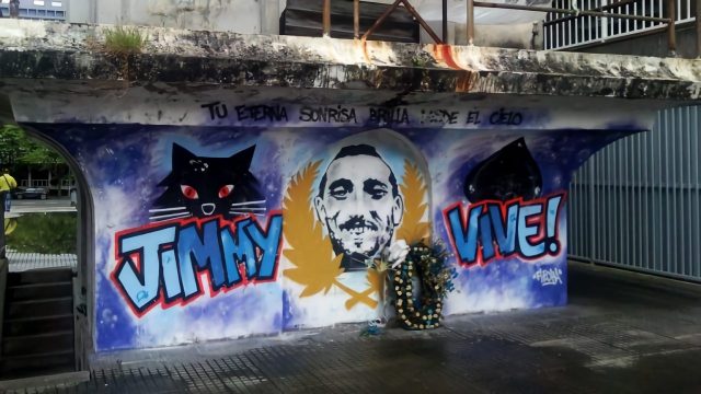 Un graffiti con la cara de Jimmy, el hincha del Deportivo fallecido.
