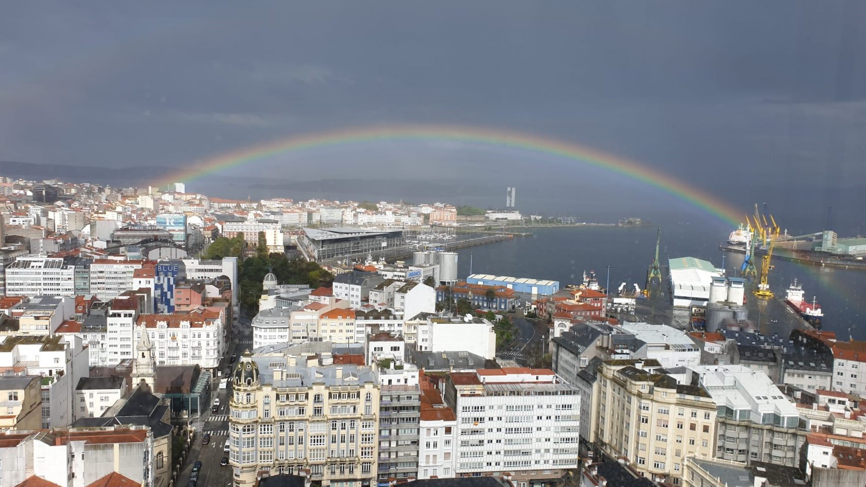 El arcoíris sobre A Coruña hace unos meses.