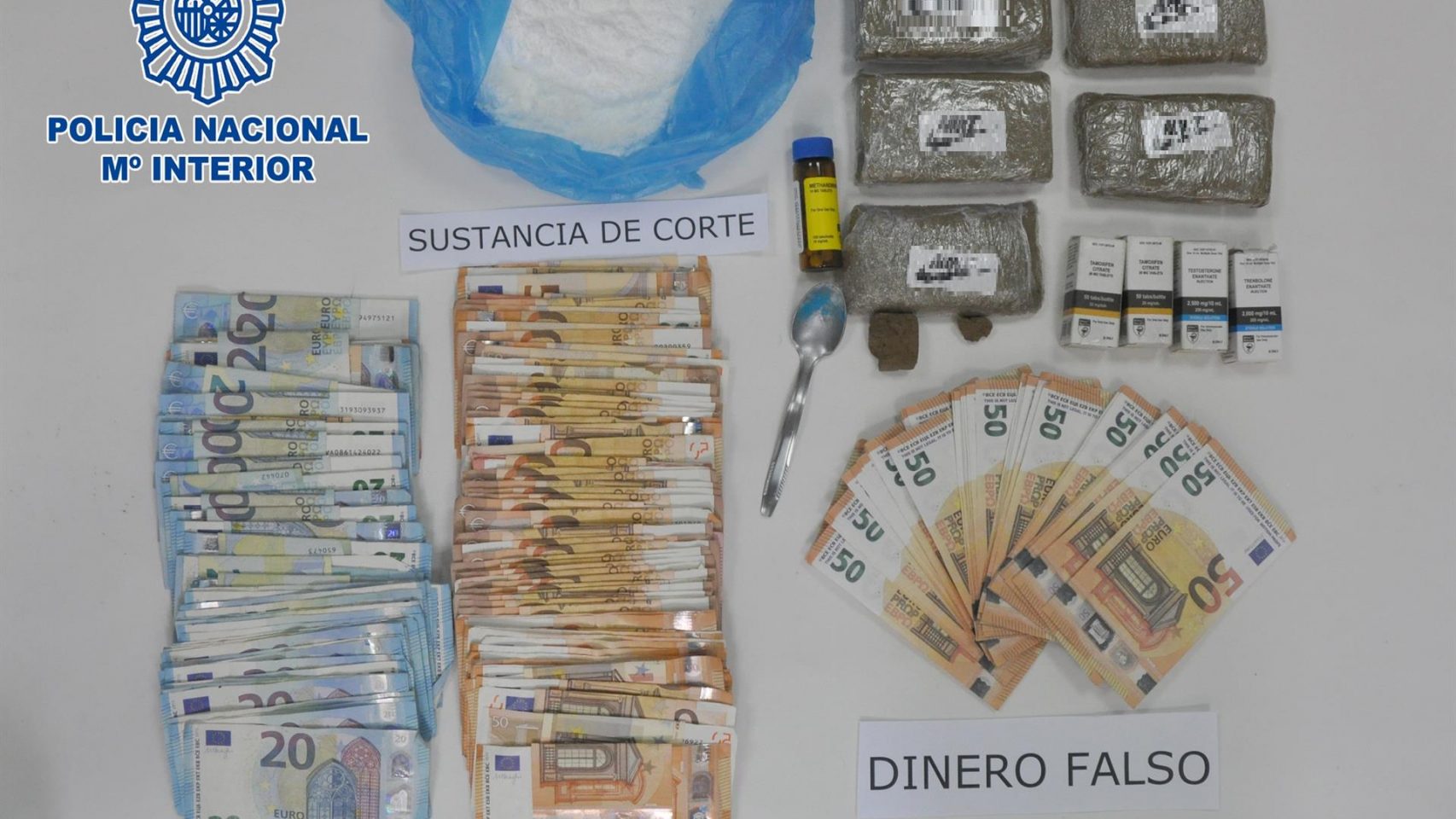 Material intervenido en Ferrol a cinco personas por tráfico de drogas