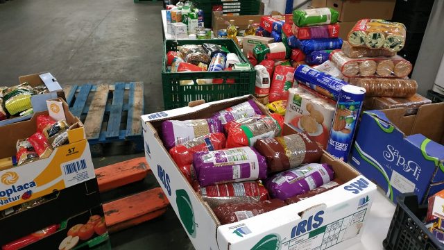 Alimentos entregados al banco de alimentos en una campaña solidaria