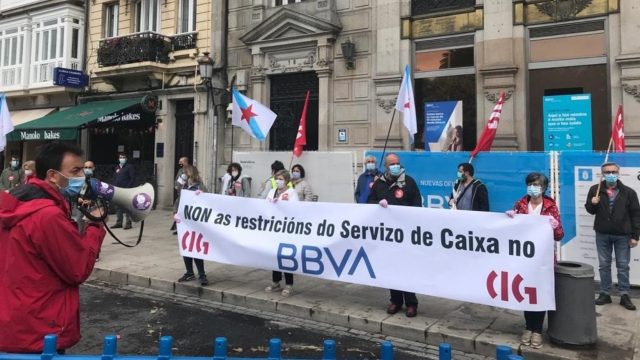 Movilización frente al BBVA del Cantón Pequeño.