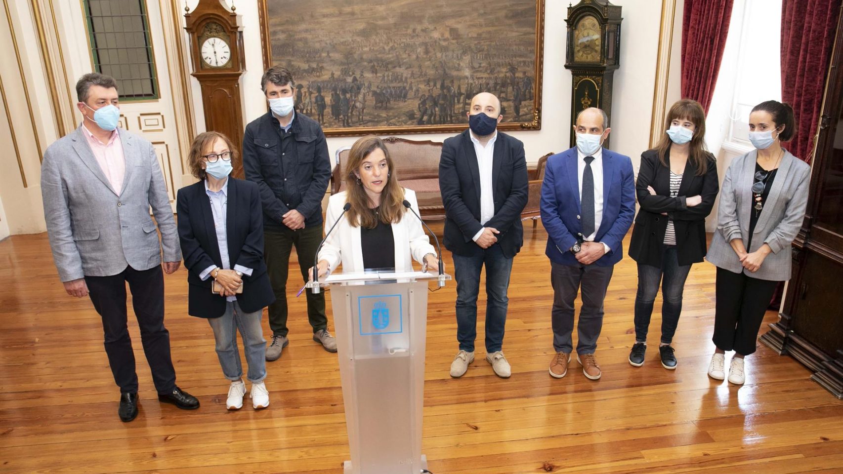 Imagen de archivo de la alcaldesa, Inés Rey,junto con el resto de su equipo de gobierno 