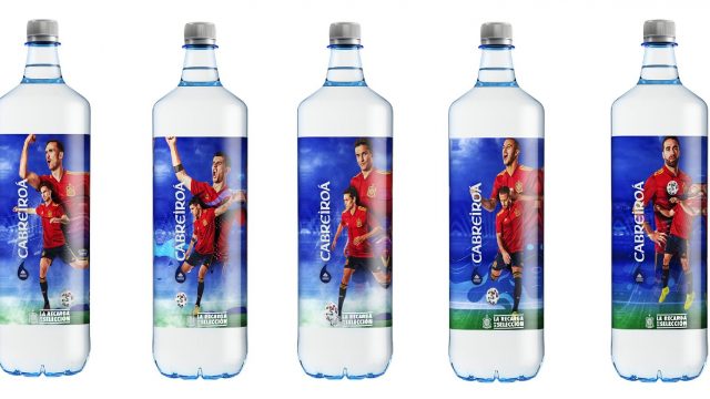 Las nuevas botellas con los jugadores de la Selección.