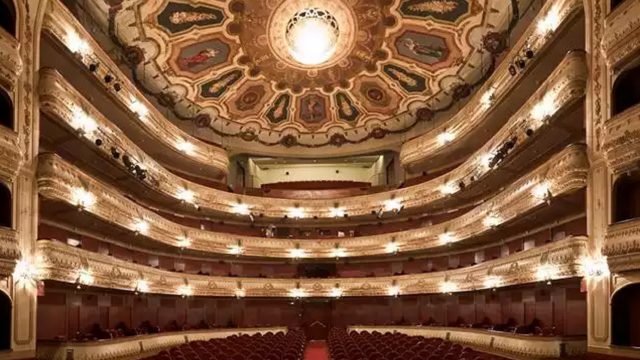 Interior del Teatro Rosalía de A Coruña.