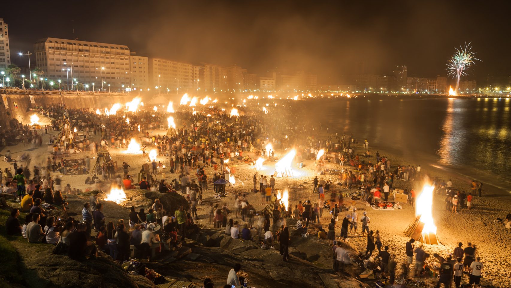 Imagen de archivo de una noche de San Juan en A Coruña 