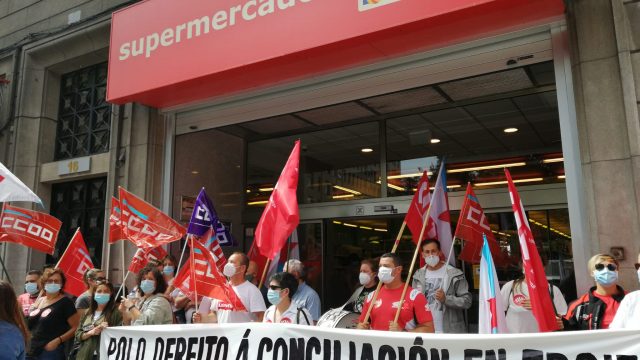 Trabajadores de Froiz durante la protesta.