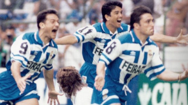 Alfredo celebra su gol en la final de Copa del 95.