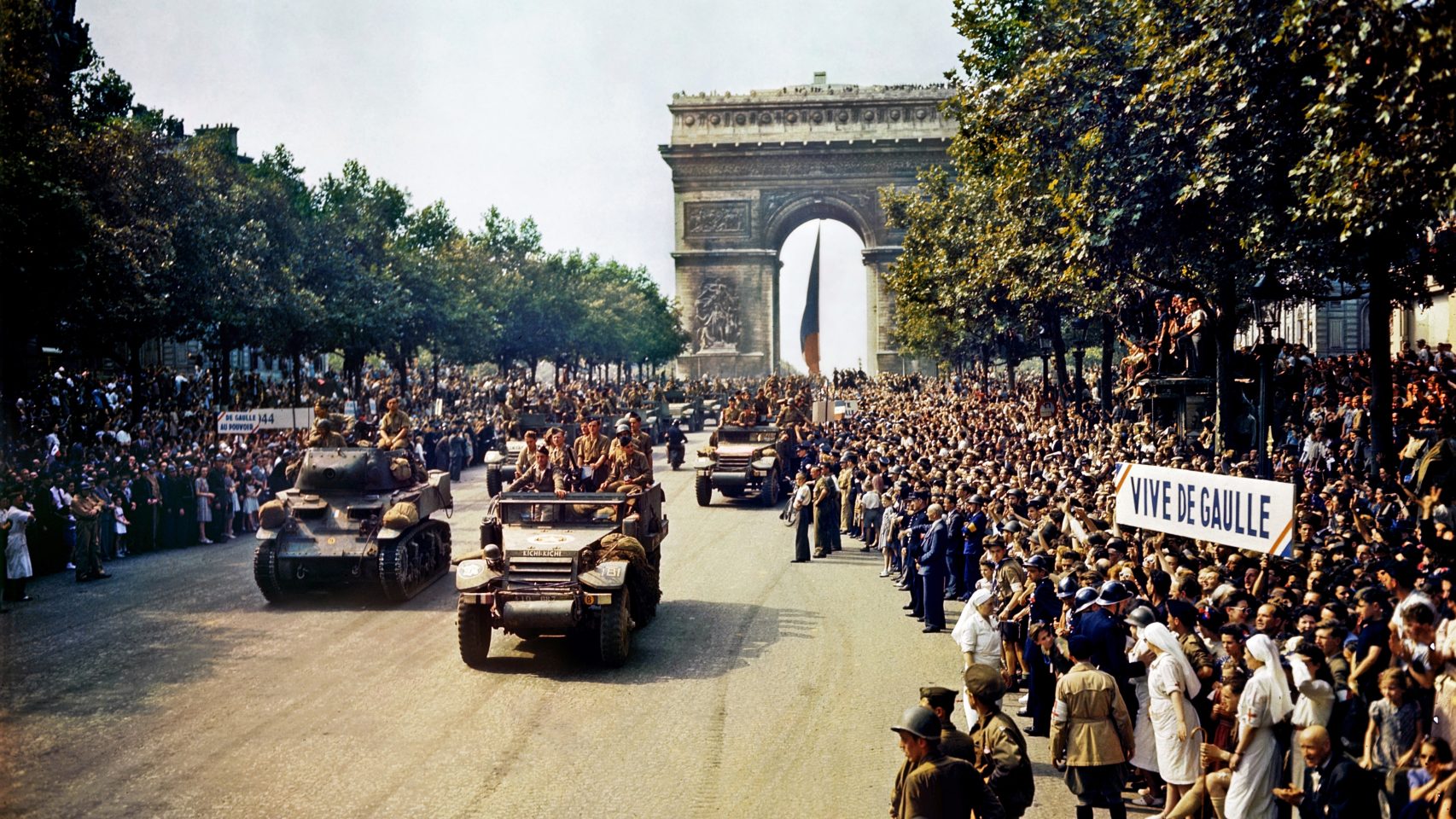 Desfile triunfal tras la liberación de París. https://es.wikipedia.org/