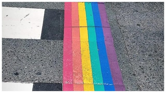 Paso de peatones LGTBI en Santiago.