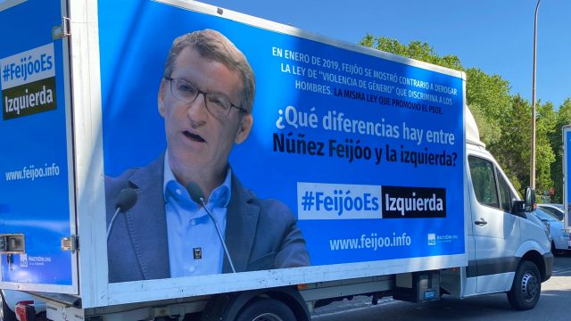 Camión de la campaña de Hazte Oír contra Feijóo