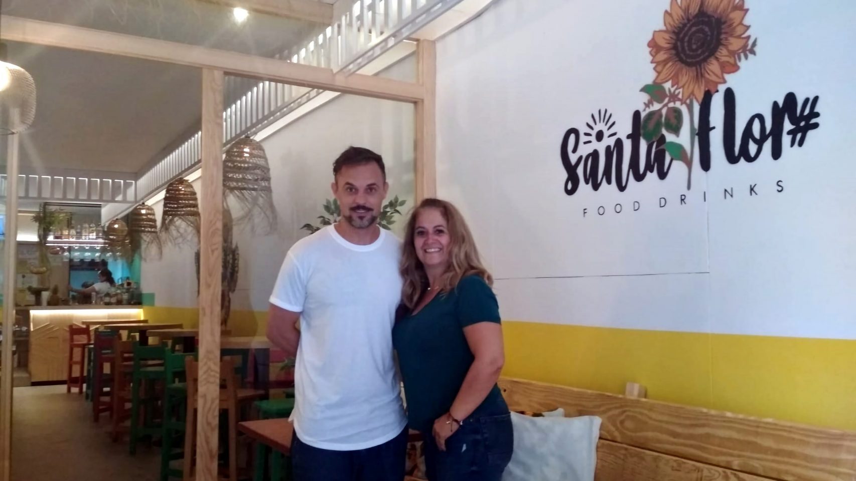 Andrey Kusym Casas y Carmen Lema en su nuevo local en la calle de la Barrera, el Santa Flor.