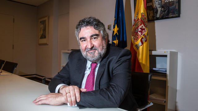 El Ministro de Deporte.