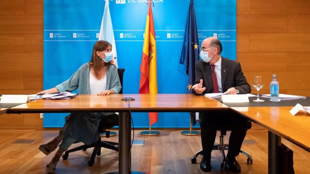 Los conselleiros de Educación y Sanidade, Carmen Pomar y Jesús Vázquez Almuiña, respectivamente.
POLITICA ESPAÑA EUROPA SOCIEDAD GALICIA EDUCACIÓN SALUD SOCIEDAD
XUNTA