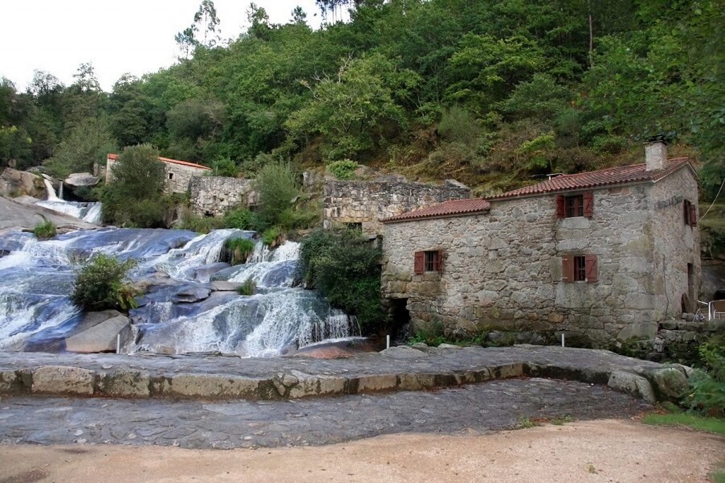 Nathaniel Ward aventuras Tiza Visita las mejores cascadas de la provincia de Pontevedra