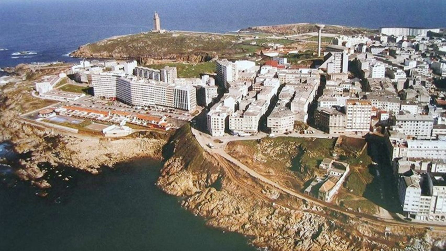 Vista aérea de la zona de As Lagoas antes de la construcción del Paseo Marítimo 