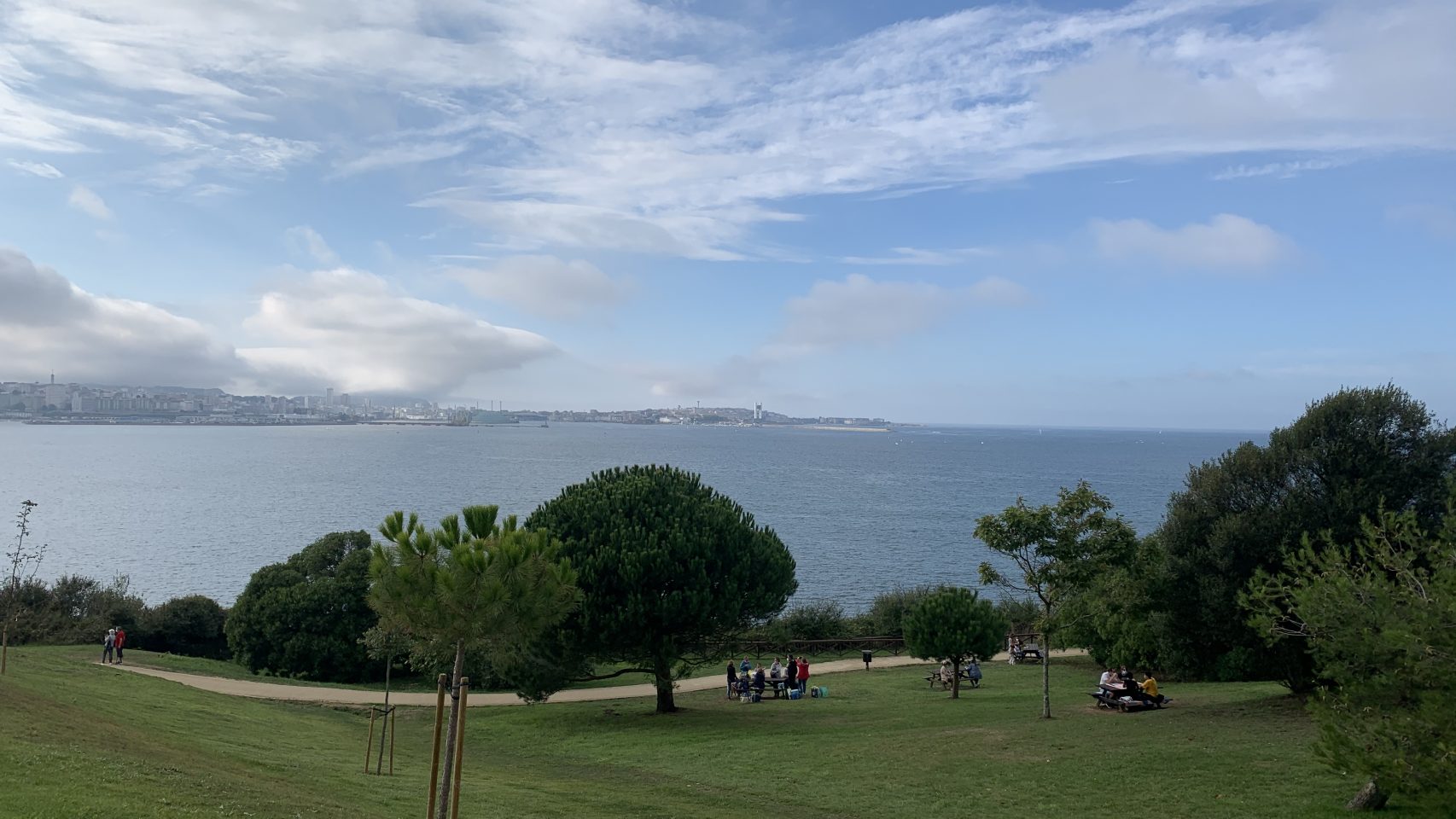 Vista de A Coruña desde el Parque das Trece Rosas