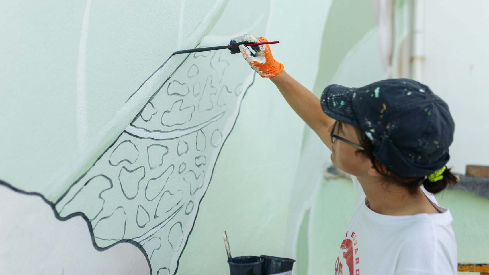 La muralista Doa Ocampo Álvarez, responsable del proyecto Reforestando.