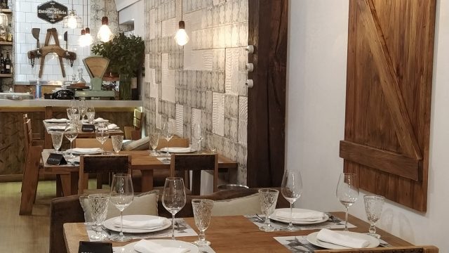 Interior de Orixe, en la Rúa das Casas Reais.