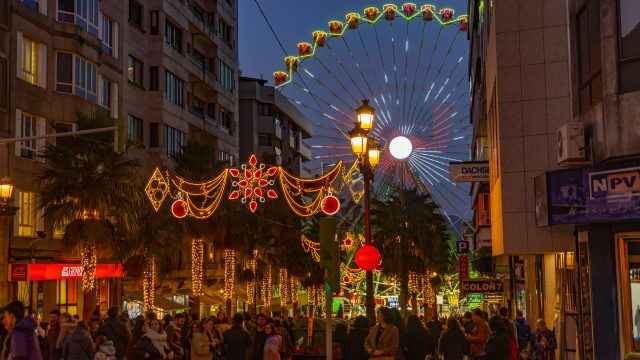 Las calles de Vigo iluminadas durante las navidades de 2019.