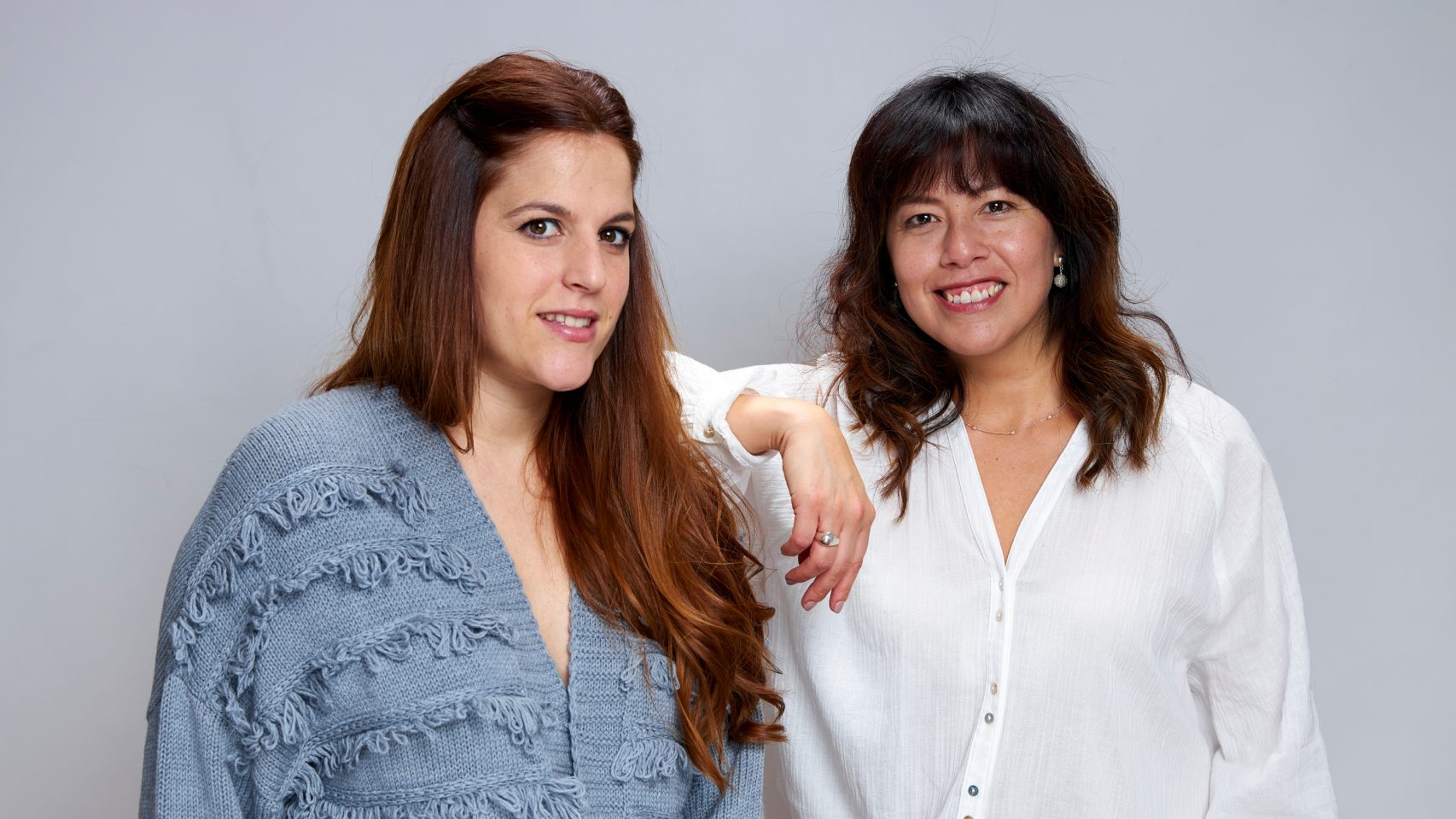 De derecha a izquierda, Judit Dopico y Julissa Llano (diseñadora)