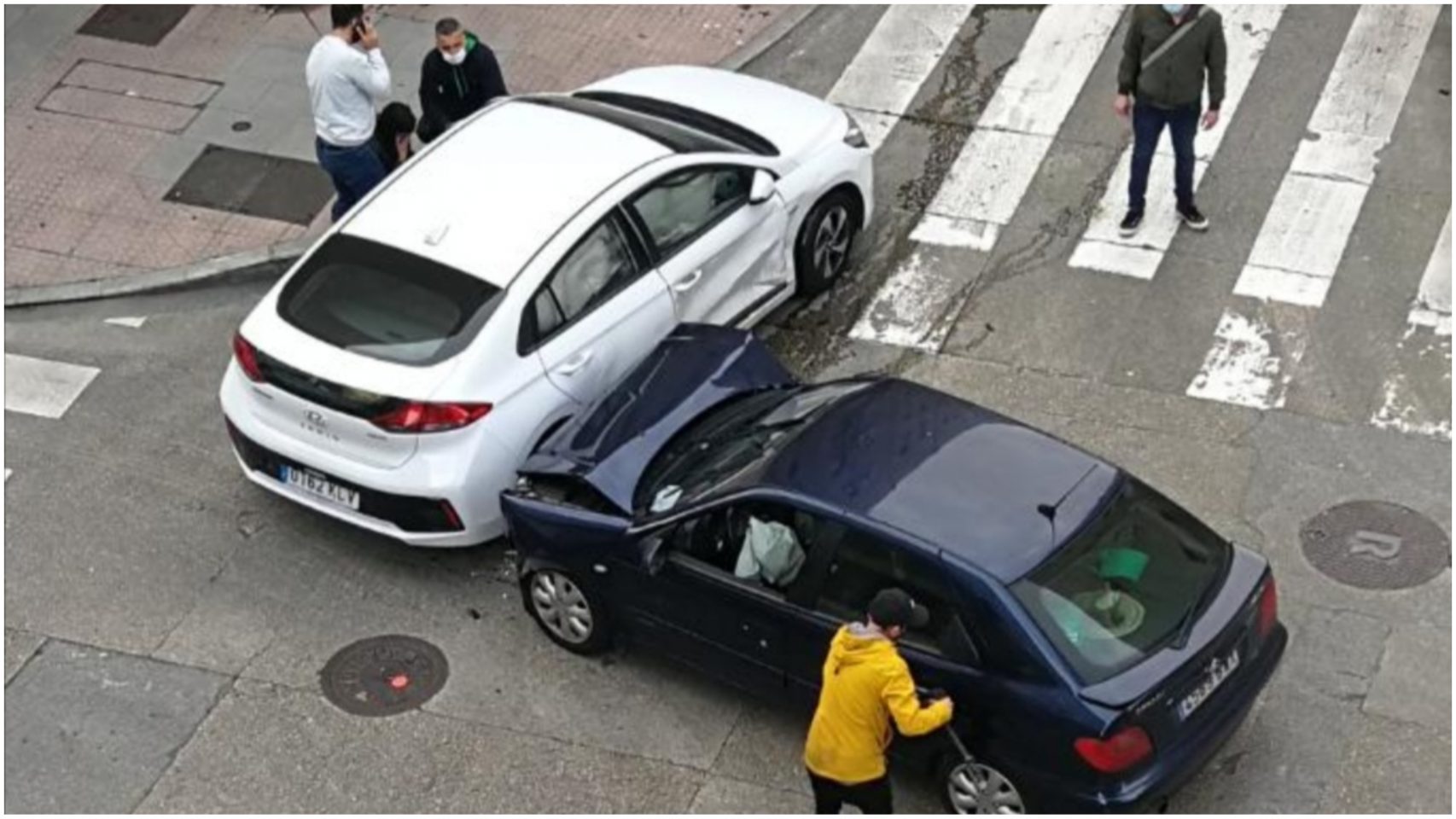 Los dos coches implicados en el accidente de este sábado en O Ventorrillo.