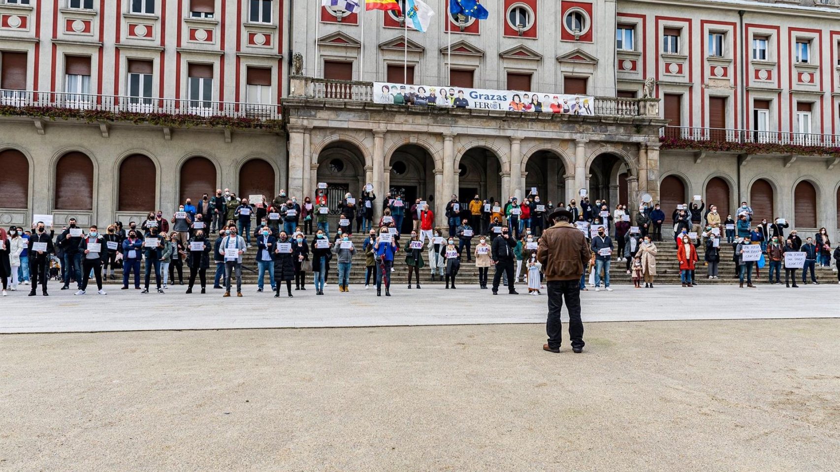 Protesta de autónomos ante el Ayuntamiento de Ferrol