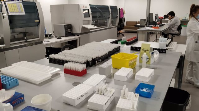 Muestras para la realización de pruebas PCR de Covid-19, mediante el sistema de 'pooling', en el área sanitaria de Vigo.