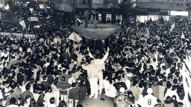 La segunda fuente de la Plaza Roja durante el ascenso del Compostela en 1994.