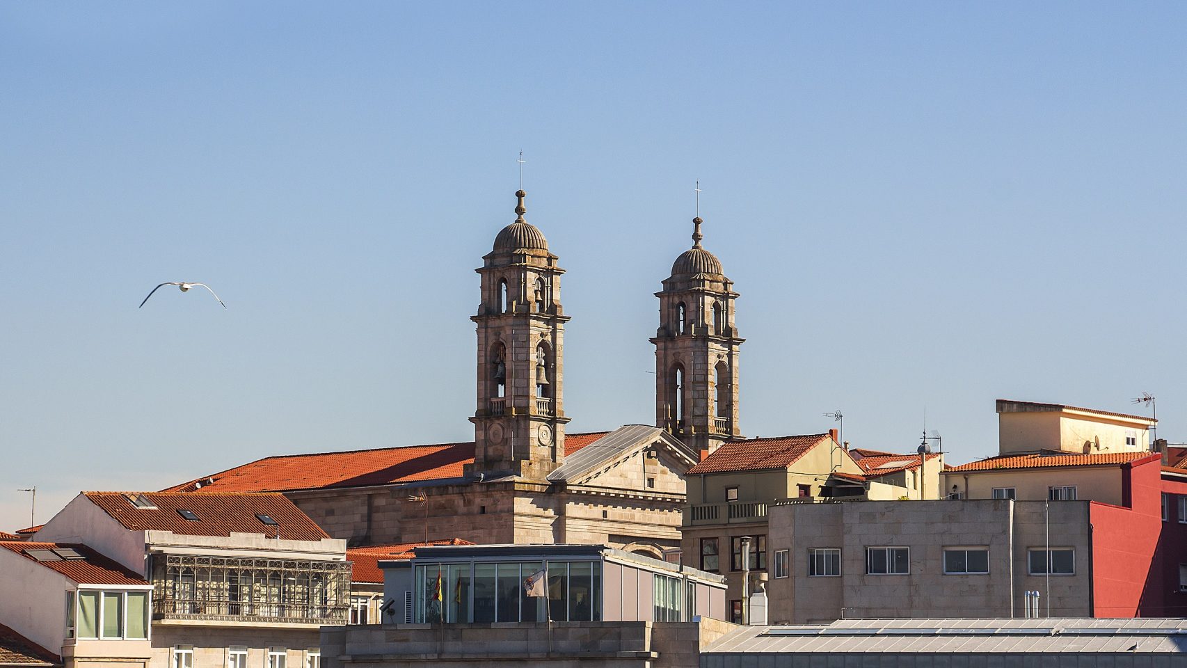 Vista de las torres de la concatedral de Vigo.