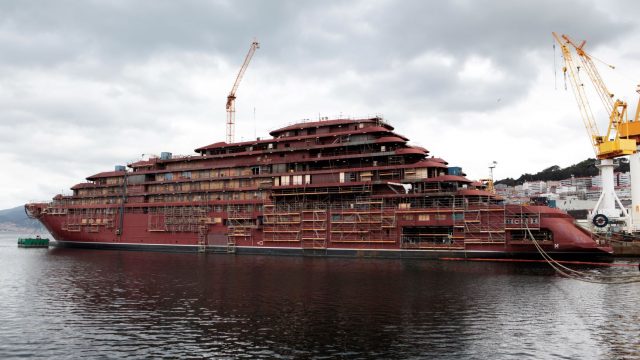 Crucero de lujo en construcción por Hijo de J. Barreras.