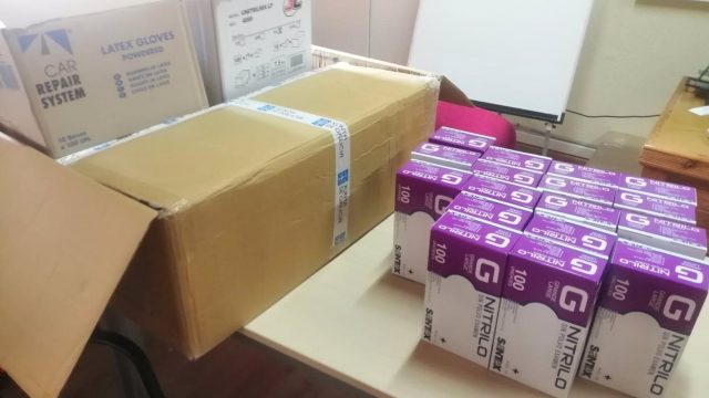 Equipos de protección contra el coronavirus repartidos por el ayuntamiento coruñés.