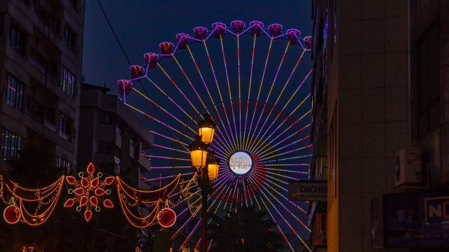 Vista de la noria de la navidad 2019 en Vigo.