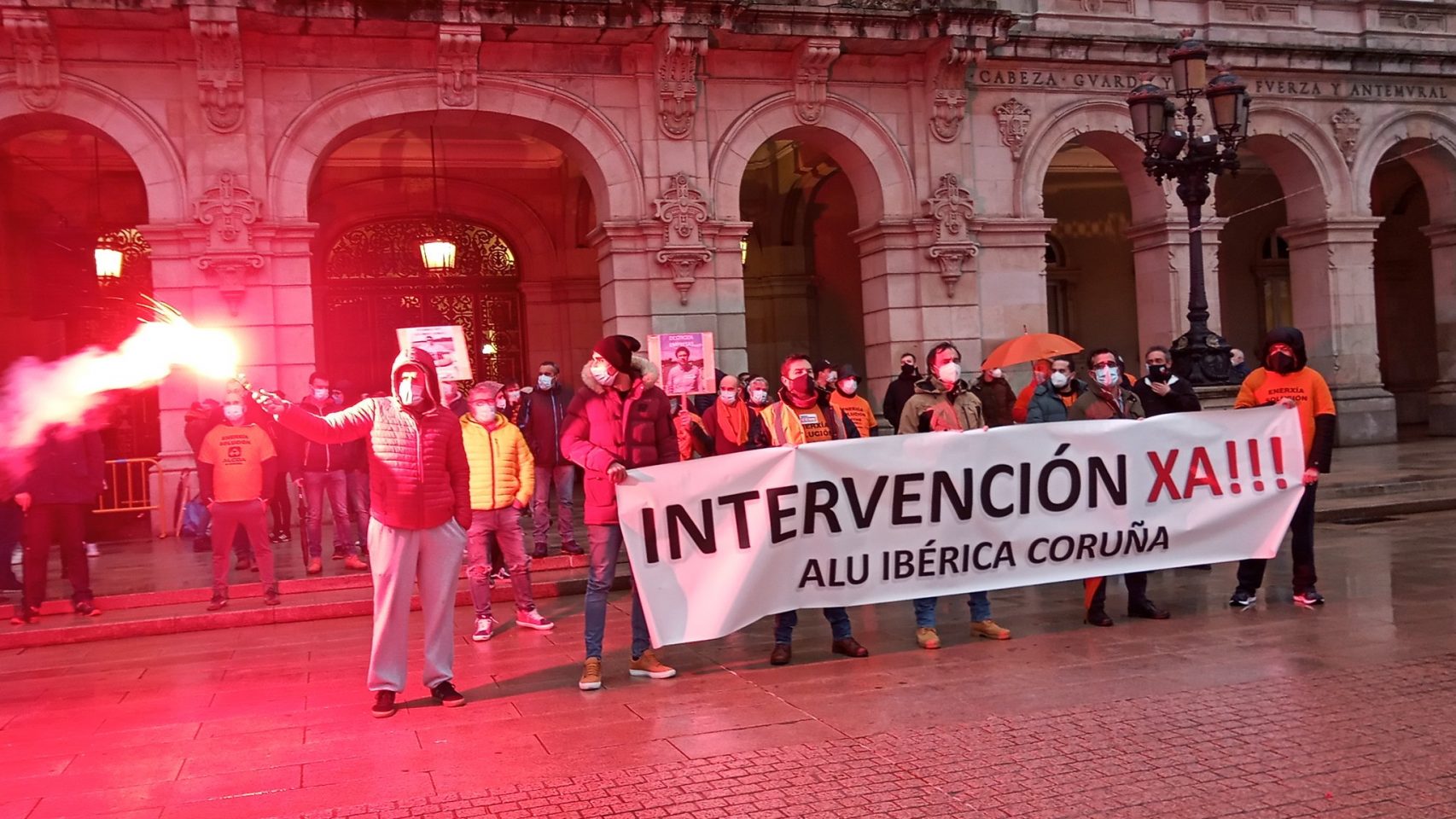 Protesta de los trabajadores de Alu Ibérica en María Pita (A Coruña) en una foto de archivo.